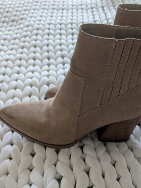 Marc Fisher Leather tan color boots size 8.5